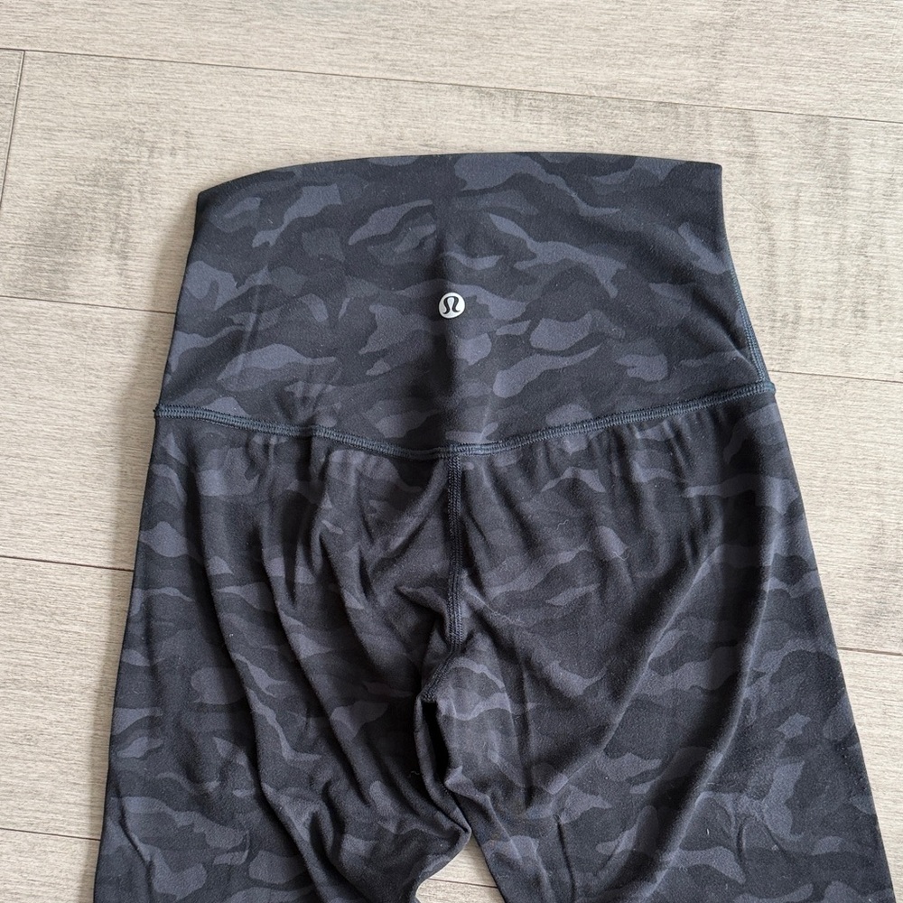 Lululemon Black Camo 7/8 Align Leggings - Picture 2 of 2